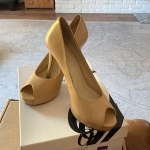 Nine West nude peep toe